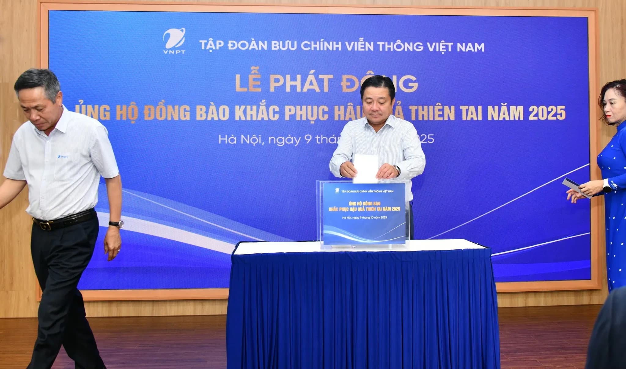 Ảnh minh họa cho bài viết CBNV Tập đoàn VNPT ủng hộ đồng bào khắc phục hậu quả thiên tai